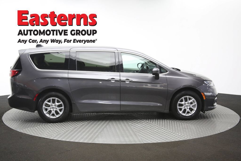 Used 2023 Chrysler Pacifica Touring-L FWD image 46
