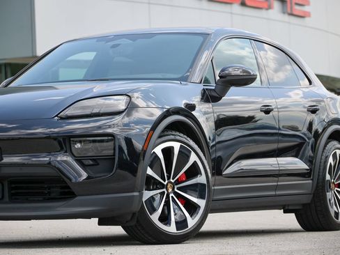 Certified 2025 Porsche Macan 4S Electric AWD/4WD image 25
