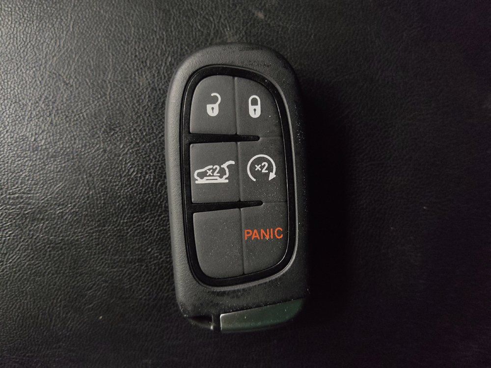 Used 2019 Jeep Cherokee Limited FWD image 32