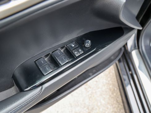 Used 2025 Toyota Camry XSE FWD image 32