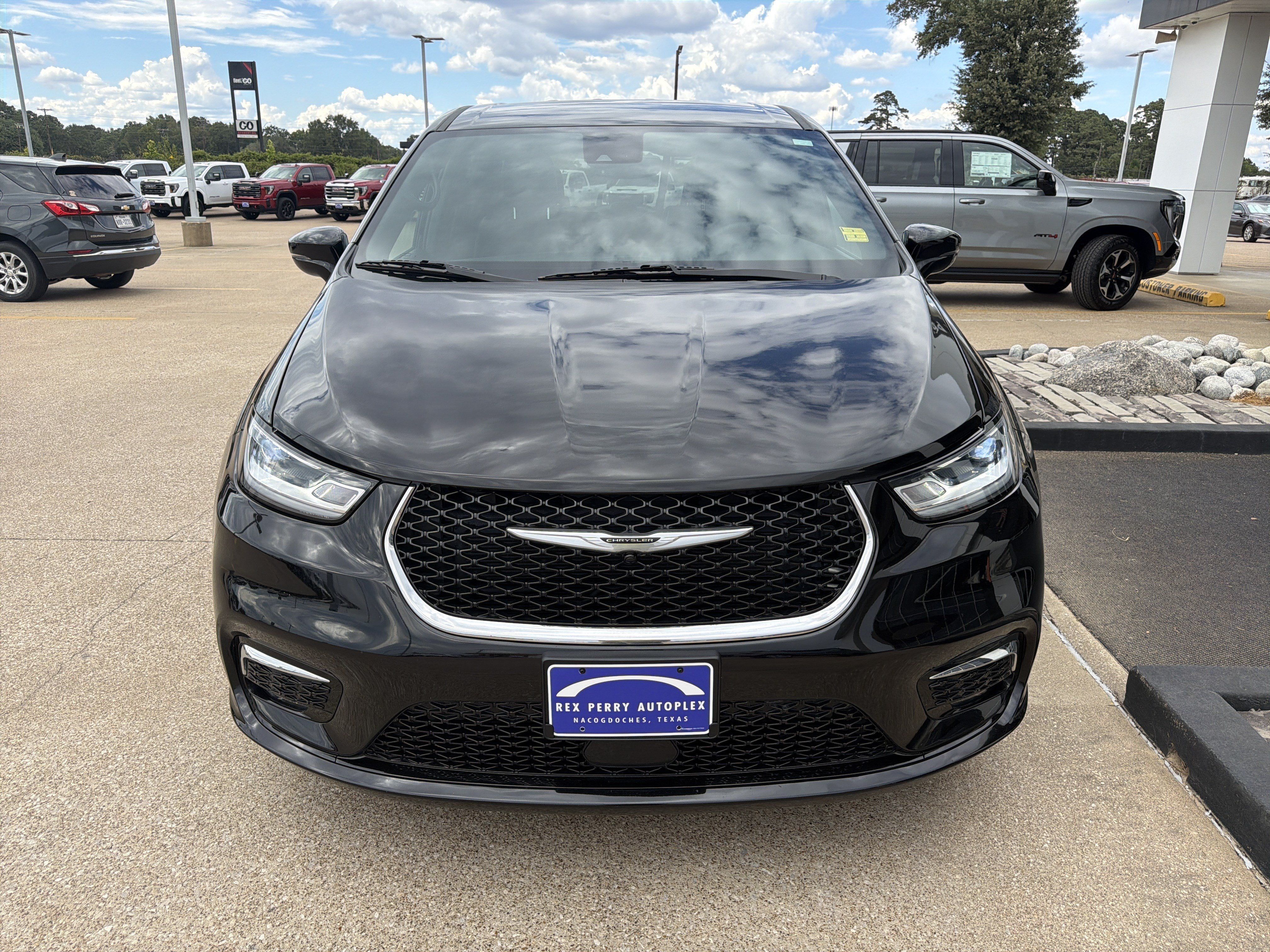 Used 2025 Chrysler Pacifica Select FWD image 27