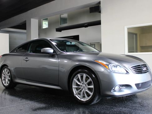 Used 2011 INFINITI G37 Journey w/ Premium Pkg RWD image 1