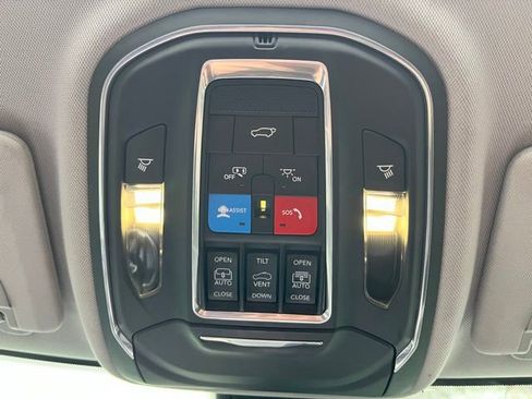 Used 2023 Jeep Grand Cherokee L Limited AWD/4WD image 34