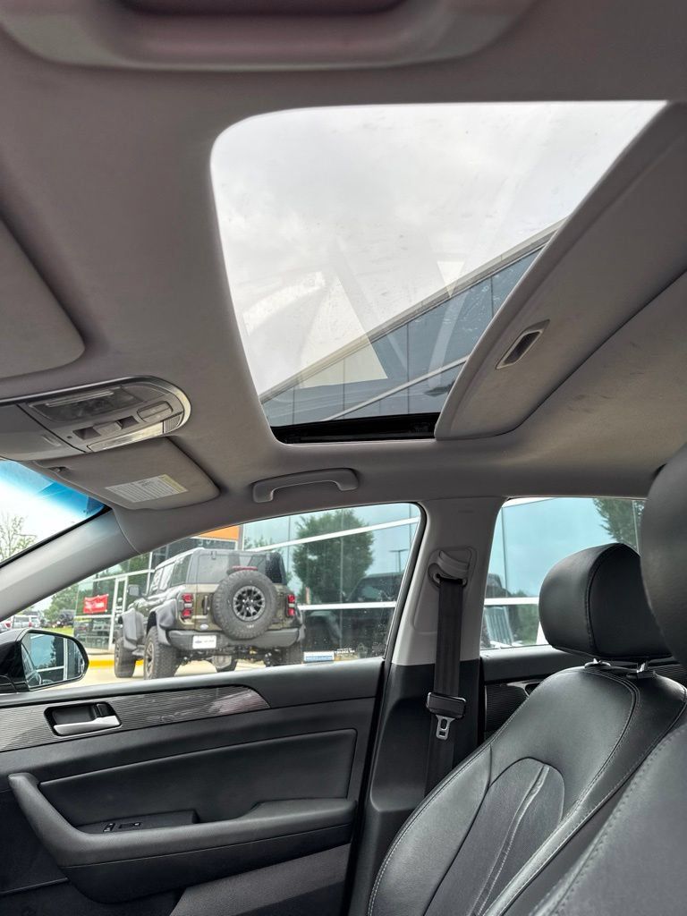 Used 2018 Hyundai Sonata Limited w/ Cargo Package FWD image 10