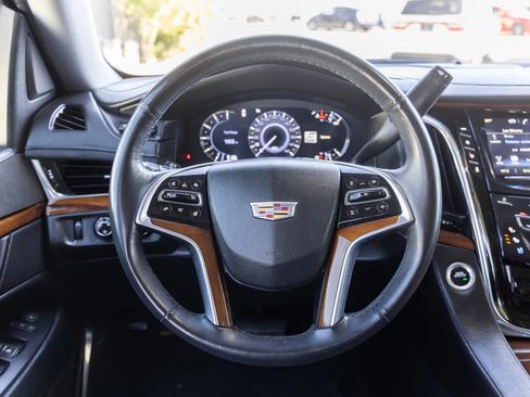Used 2017 Cadillac Escalade Luxury image 29