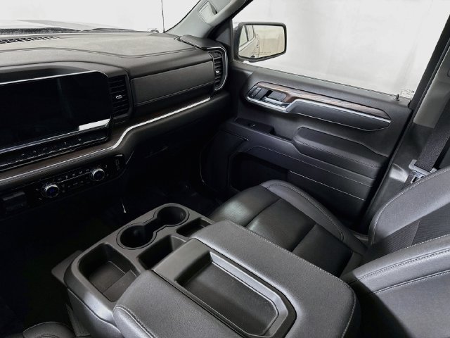 Used 2025 GMC Sierra 1500 SLT AWD/4WD image 23