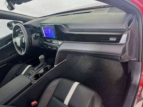 Used 2025 Toyota Camry SE image 29