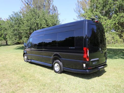 Used 2023 Mercedes-Benz Sprinter 3500 image 3