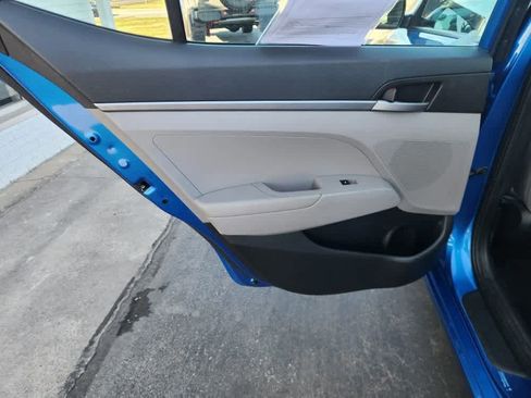 Used 2017 Hyundai Elantra SE FWD image 14