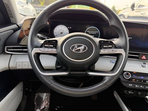Certified 2023 Hyundai Elantra Limited FWD image 23