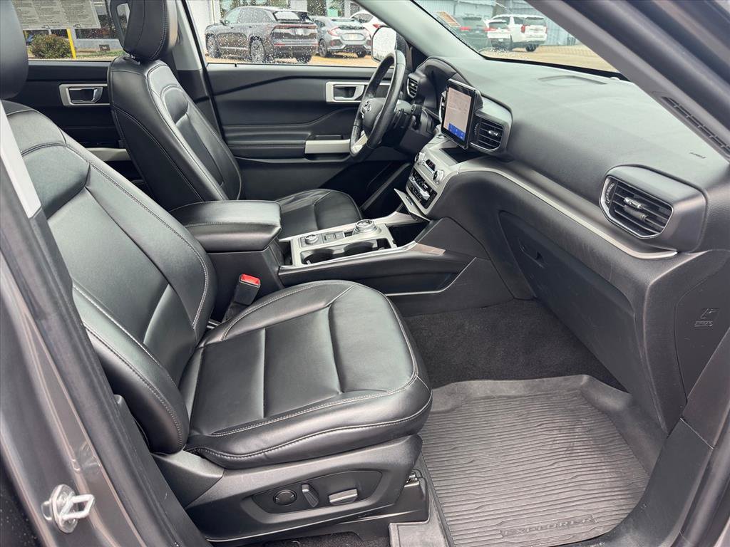 Used 2021 Ford Explorer XLT w/ Equipment Group 202A AWD/4WD image 8
