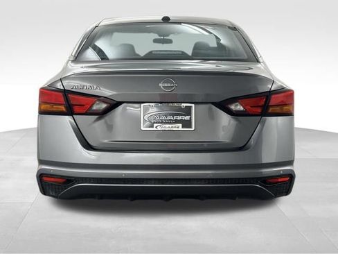 Used 2025 Nissan Altima 2.5 SV FWD image 9