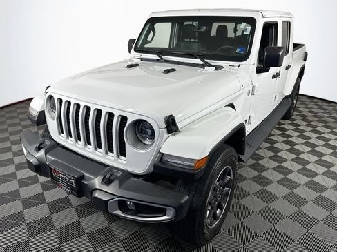Used 2023 Jeep Gladiator Overland w/ LED Lighting Group AWD/4WD image 3