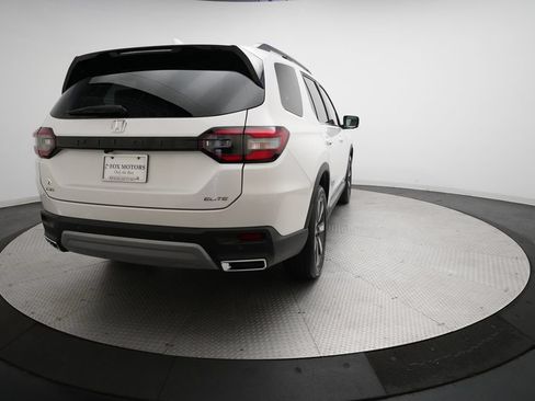 Certified 2025 Honda Pilot Elite image 13