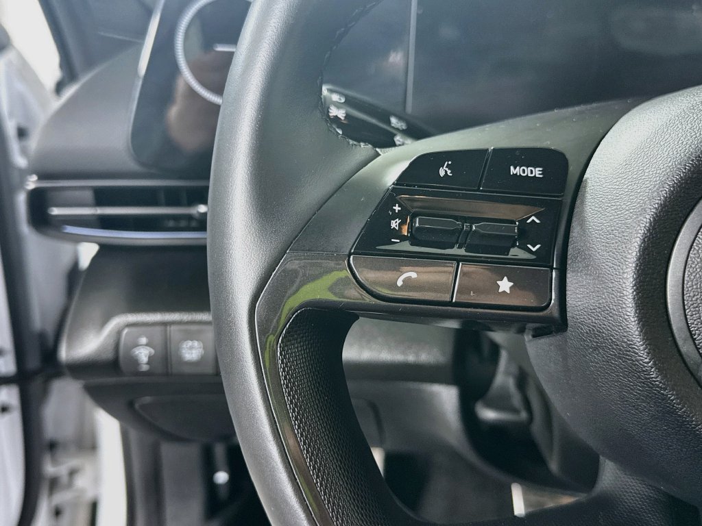 Certified 2025 Hyundai Elantra SEL FWD image 21