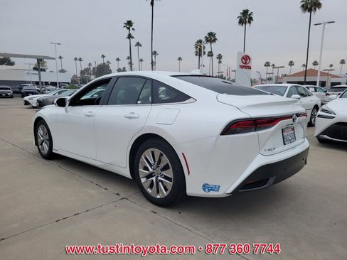 Certified 2021 Toyota Mirai XLE image 6