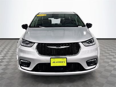 Used 2024 Chrysler Pacifica Touring-L