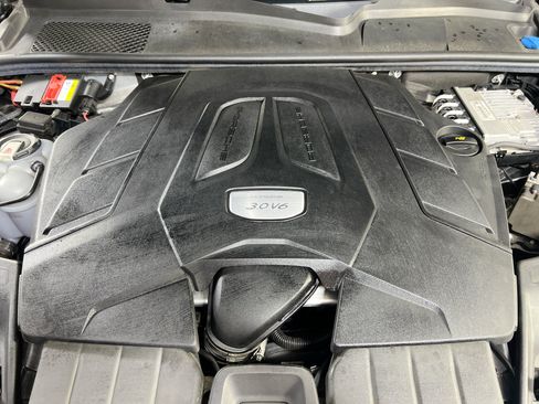 Used 2021 Porsche Cayenne AWD/4WD image 31