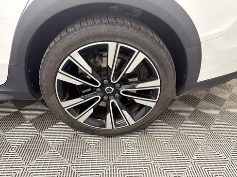 Used 2020 Volvo V60 T5 Cross Country image 22