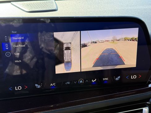 Used 2023 Chevrolet Tahoe Z71 w/ Luxury Package image 20