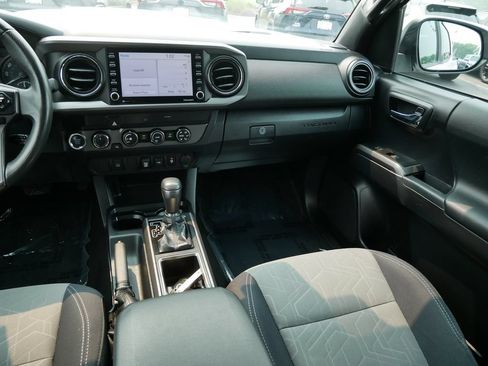 Certified 2020 Toyota Tacoma TRD Sport AWD/4WD image 15