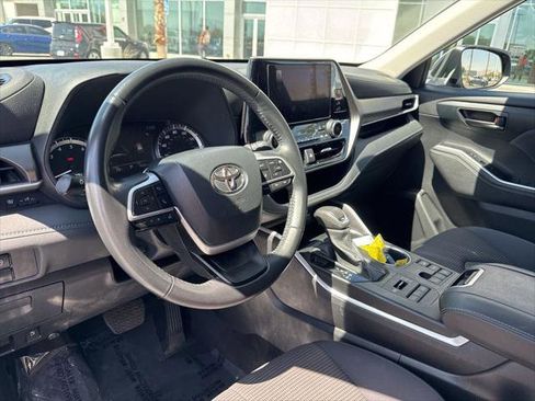 Certified 2024 Toyota Highlander LE AWD/4WD image 13