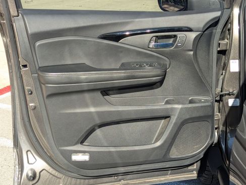 Used 2020 Honda Ridgeline RTL-E image 11