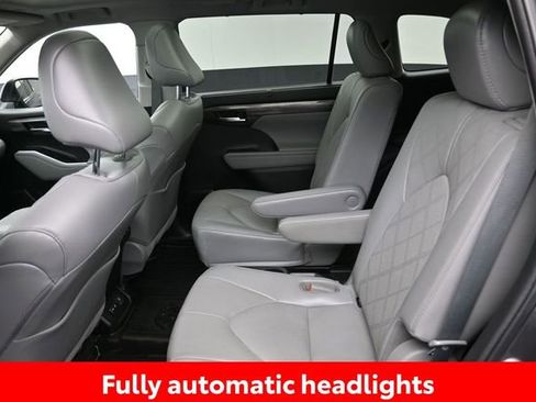 Used 2023 Toyota Highlander Platinum AWD/4WD image 17