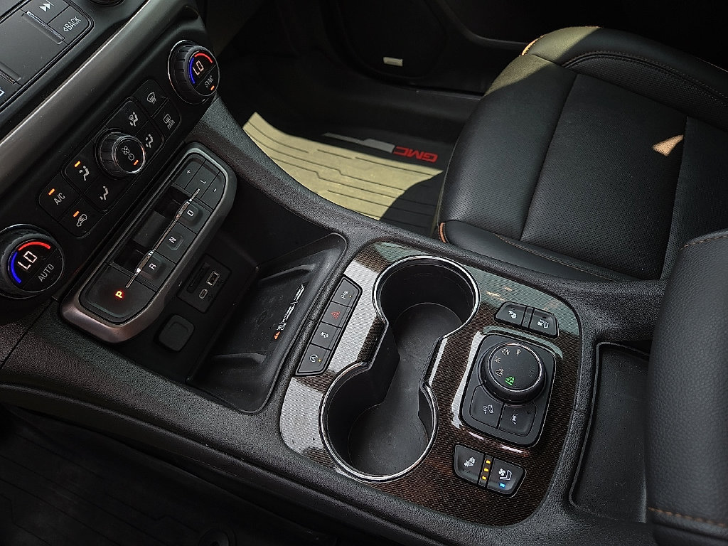 Used 2023 GMC Acadia AT4 w/ Technology Package AWD/4WD image 20