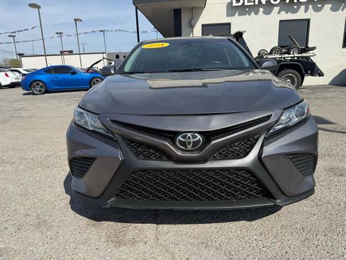 Used 2018 Toyota Camry SE image 3