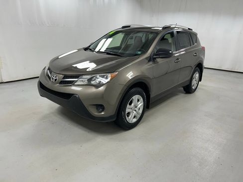 Used 2014 Toyota RAV4 LE AWD/4WD image 2