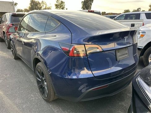 Used 2022 Tesla Model Y Long Range image 3