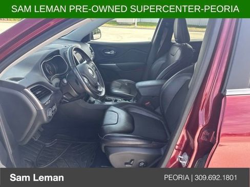 Used 2019 Jeep Cherokee Latitude Plus w/ Cold Weather Group AWD/4WD image 8