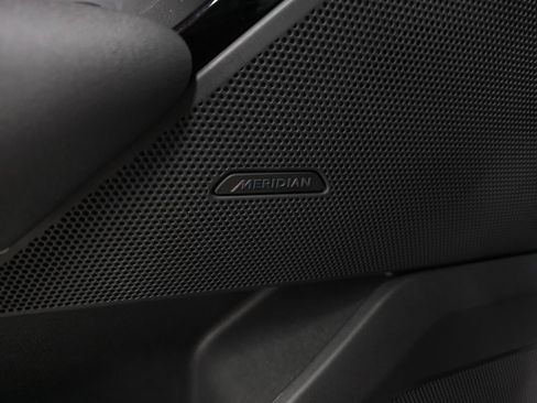 Used 2023 Land Rover Range Rover Velar R-Dynamic S image 16