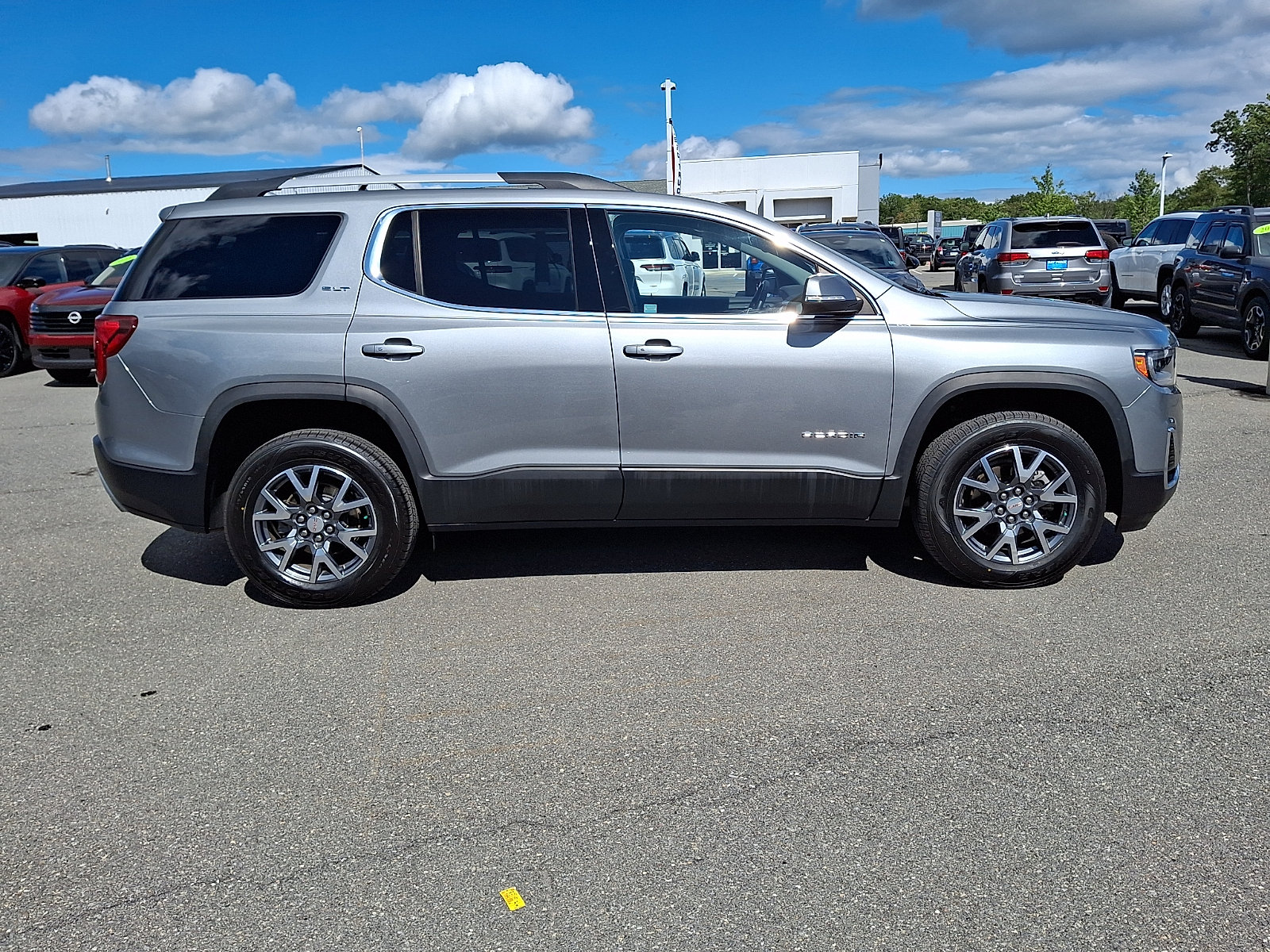 Certified 2023 GMC Acadia SLT w/ Preferred Package FWD image 7