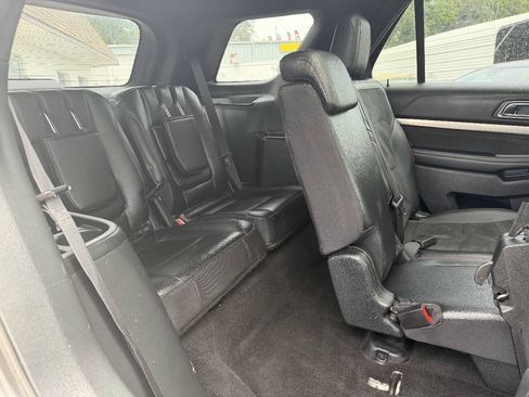 Used 2019 Ford Explorer XLT w/ Equipment Group 202A AWD/4WD image 15