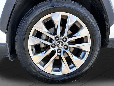 Used 2021 Toyota RAV4 XLE Premium FWD image 11