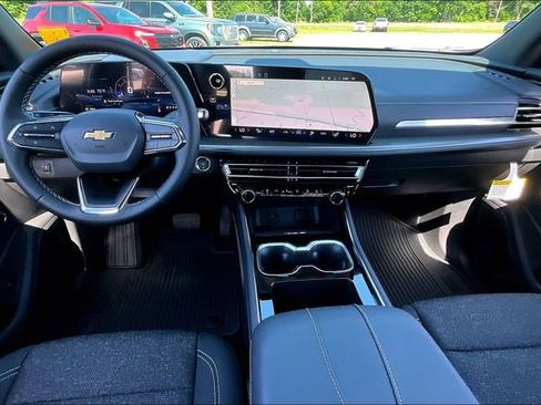 New 2026 Chevrolet Traverse LT w/ Driver Confidence Package FWD image 5