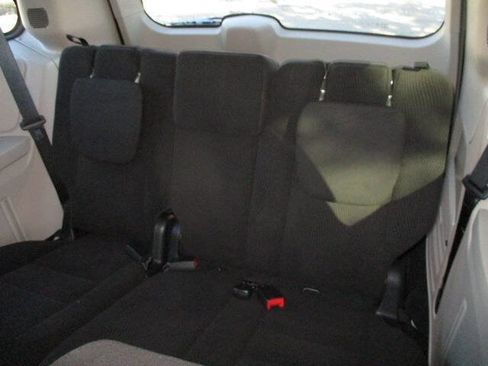 Used 2016 Dodge Grand Caravan SE image 30