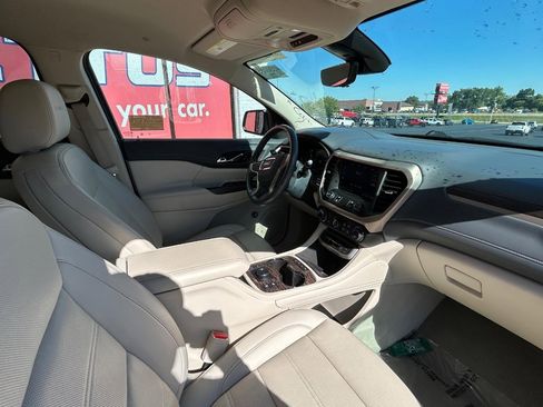 Used 2021 GMC Acadia Denali w/ Denali Technology Package image 9