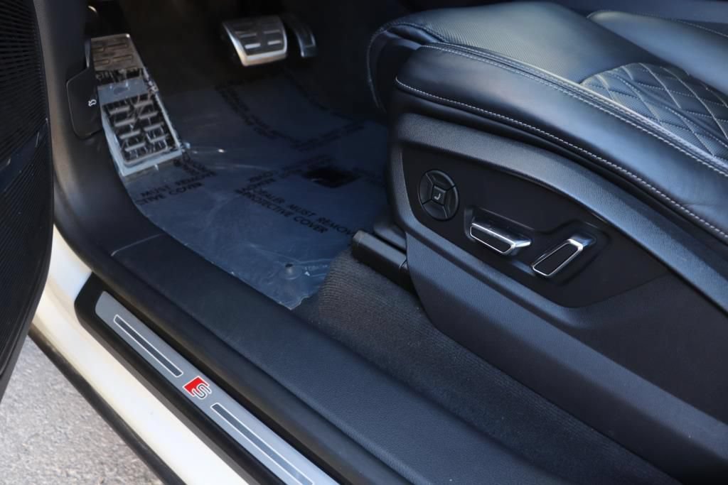Used 2023 Audi SQ8 Prestige AWD/4WD image 16