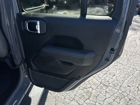 Used 2020 Jeep Gladiator Overland w/ Trailer Tow Package image 19