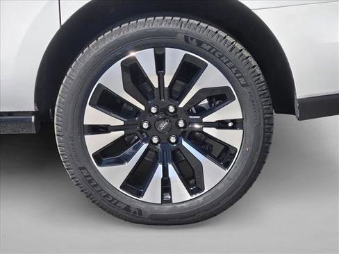 New 2025 Ford Expedition Max Platinum w/ Driver's Package image 9