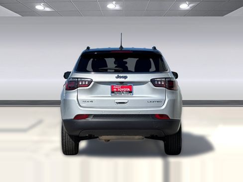 Used 2025 Jeep Compass Limited AWD/4WD image 9
