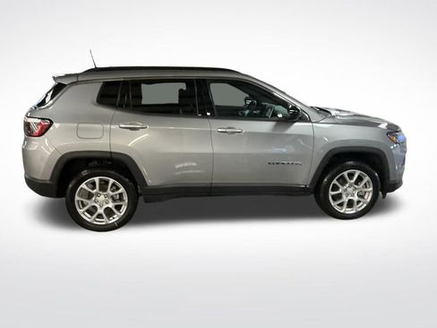 Certified 2023 Jeep Compass Latitude image 7