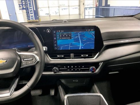 Used 2025 Chevrolet Equinox LT AWD/4WD image 18