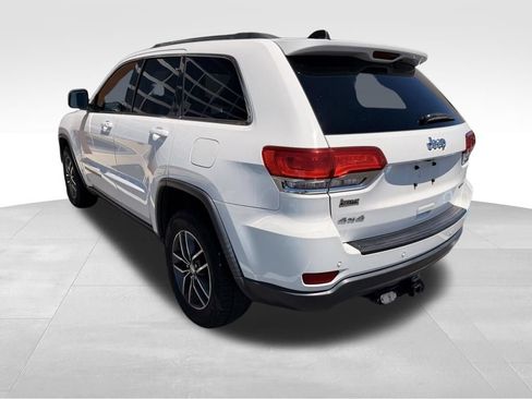 Used 2018 Jeep Grand Cherokee Laredo AWD/4WD image 5