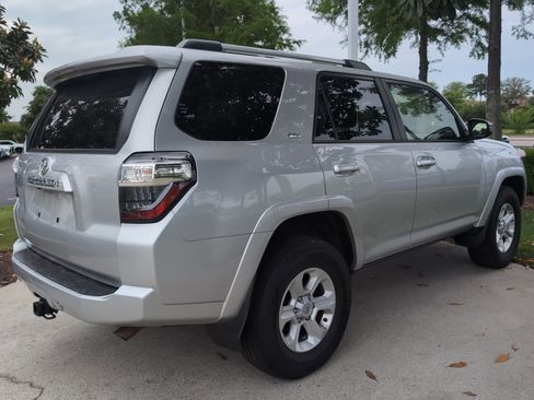 Certified 2024 Toyota 4Runner SR5 AWD/4WD image 10