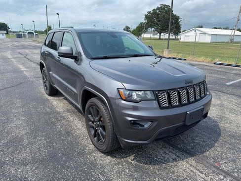 Used 2018 Jeep Grand Cherokee Altitude AWD/4WD image 10