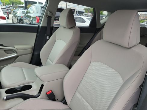Used 2025 Kia Soul LX FWD image 17